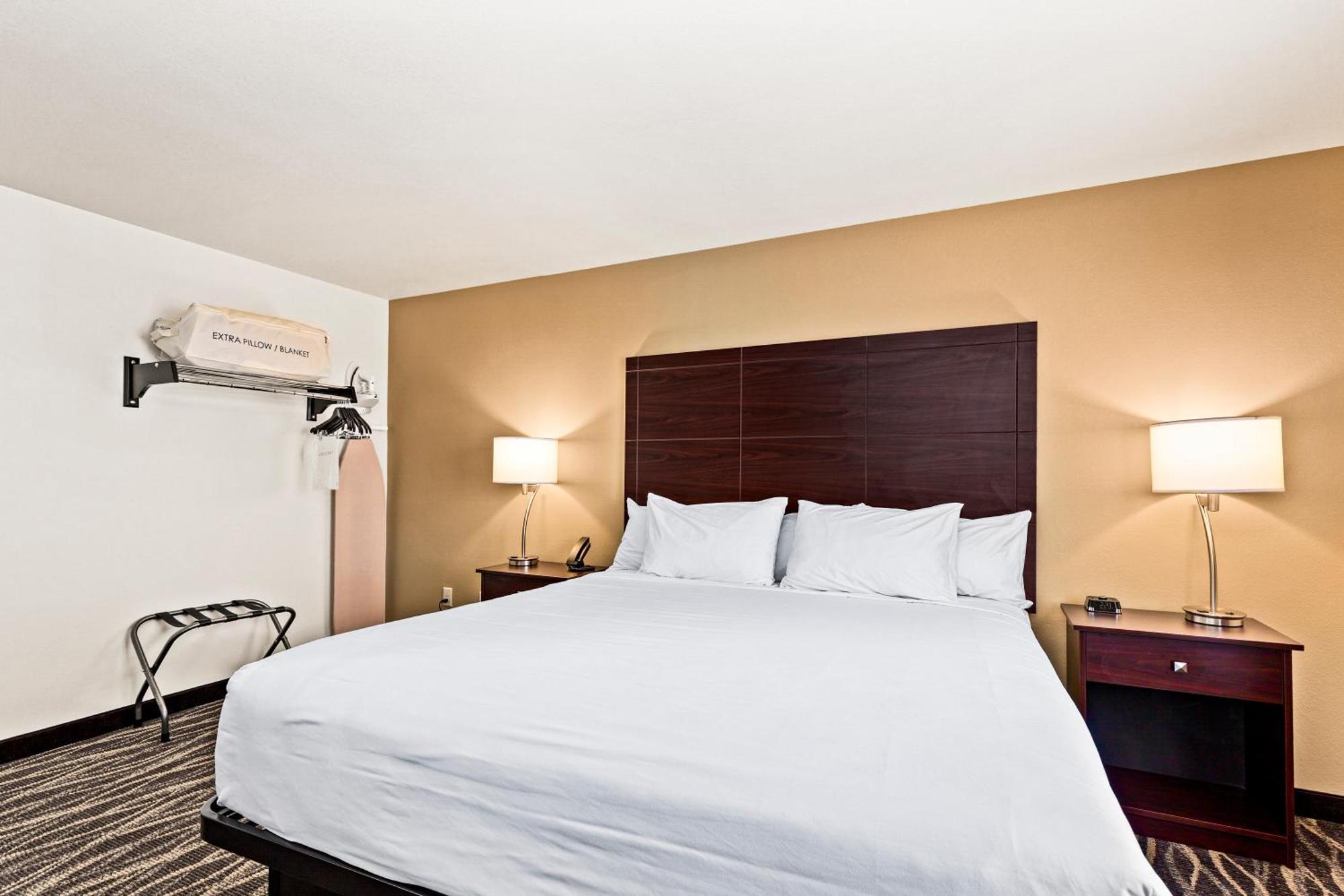 Cobblestone & - Hotel